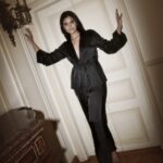 Dose O' Love in black